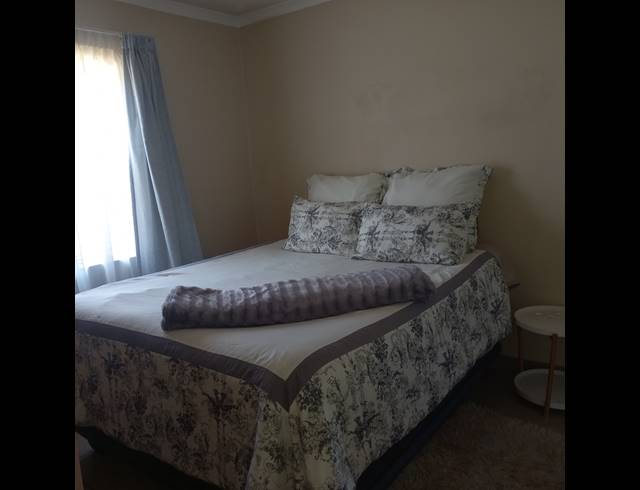 3 BEDROOM FREESTANDING FOR SALE IN THATCH HILL ESTATE